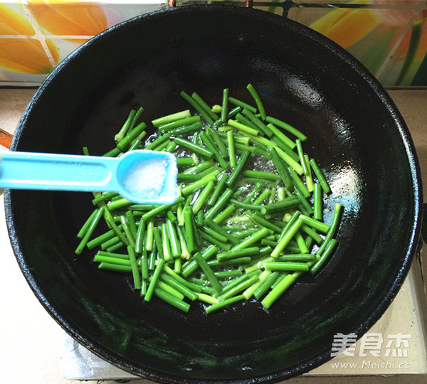 蒜苔炒牛肉的做法