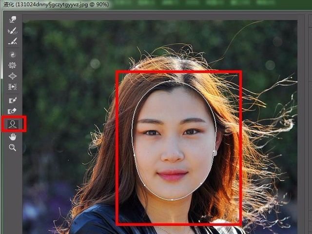 photoshop里如何使照片人物的脸变瘦变长
