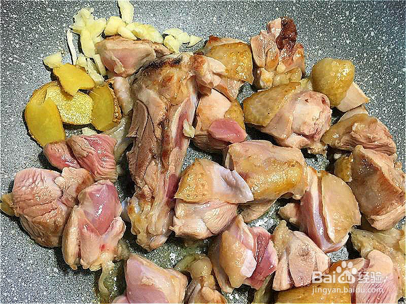 如何做马铃薯炒鸡腿