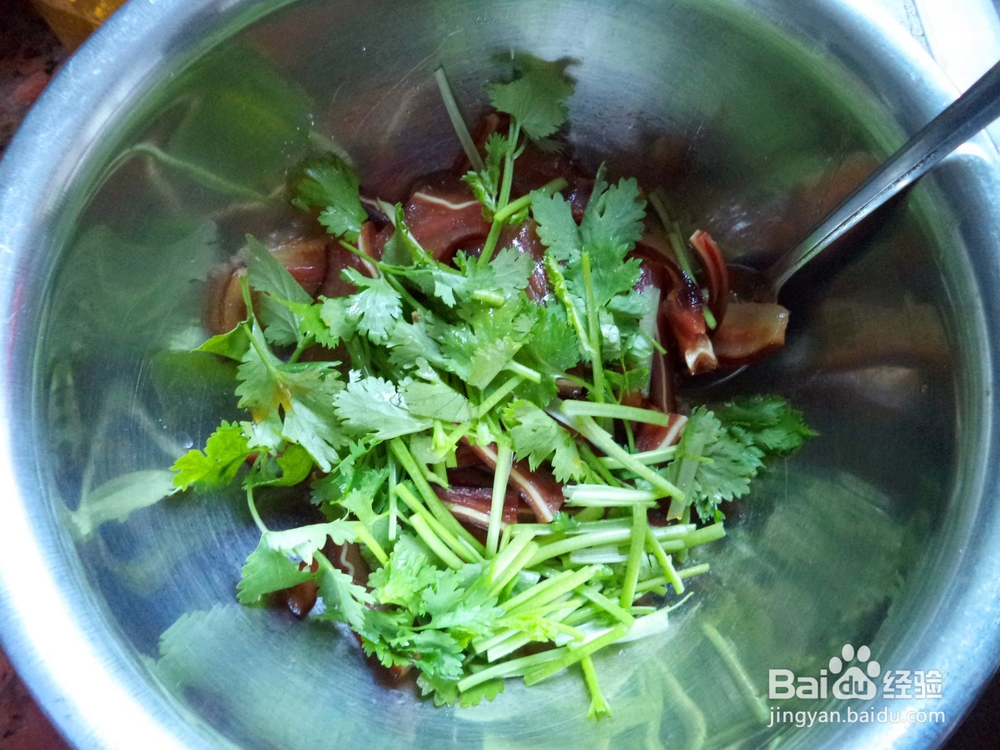 凉拌腊猪耳怎么做