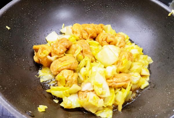 蚝油卷心菜炒面筋