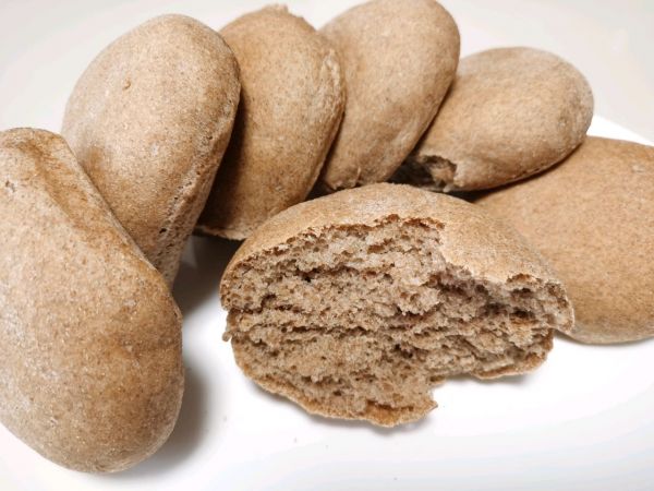 烤黑麦发面饼夹奥尔良鸡腿