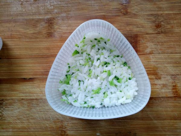 西兰花肉松饭团