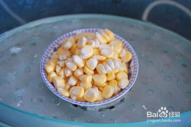 家庭自制热狗肠鲜蔬沙拉