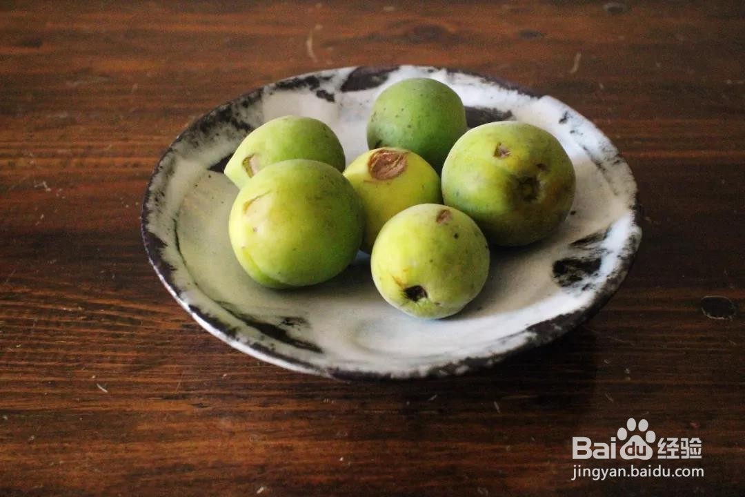 如何自制梅子酒?