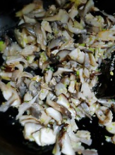 蘑菇青椒炒鸡蛋