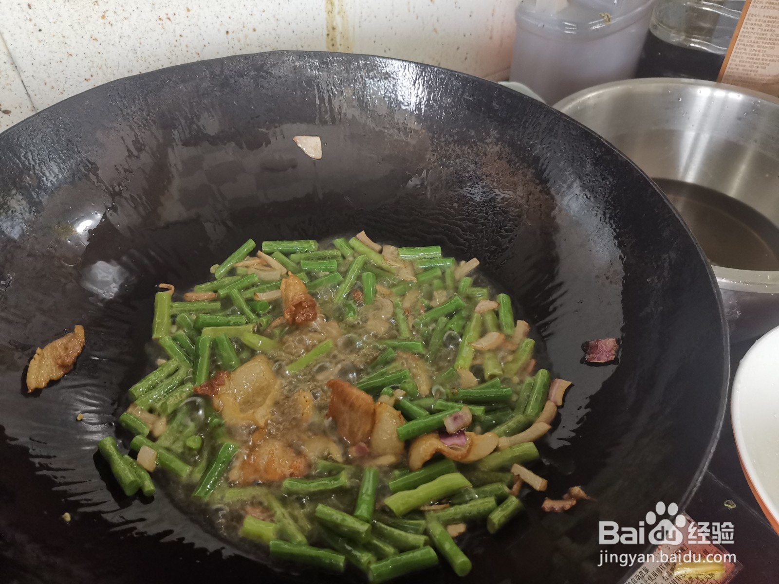 猪肥膘炒豇豆芹菜段
