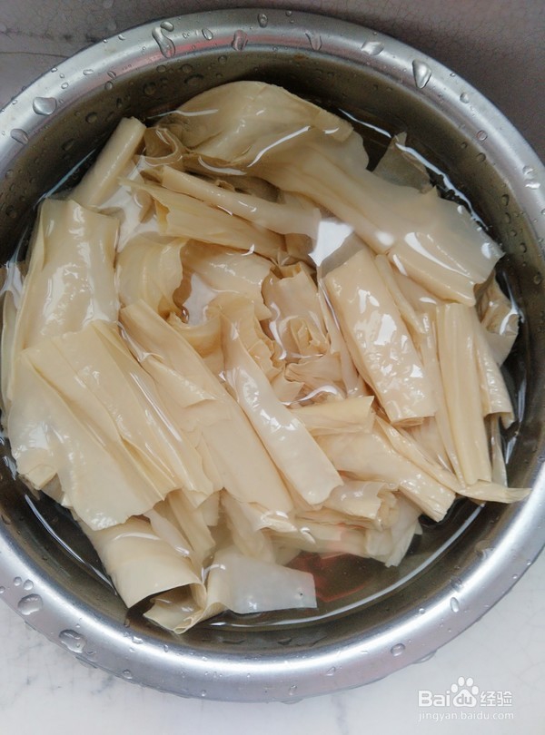 油菜腐竹炒肉的步骤