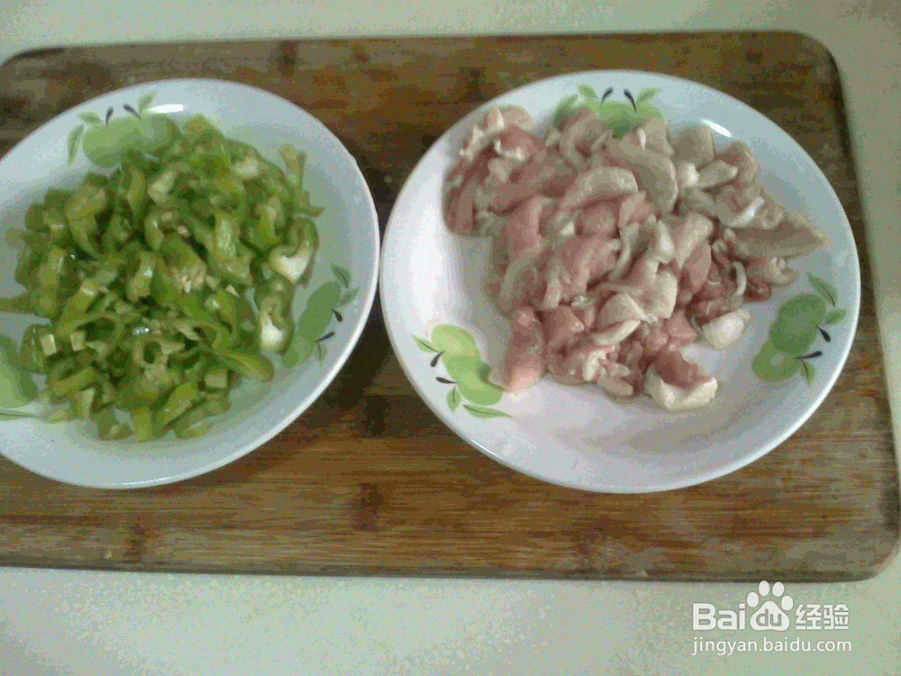 #美食#老年人怎样做好瘦猪肉片炒尖辣椒备料
