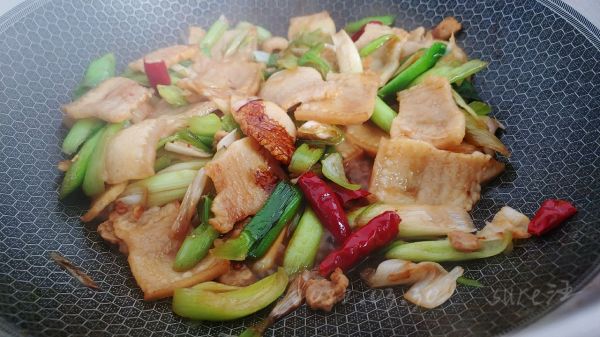 青蒜辣酱香炒肉