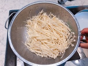 凉拌黄瓜金针菇