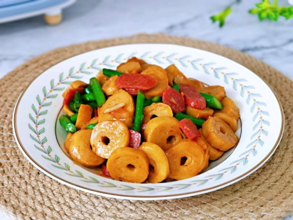 芦笋香肠炒素鸡