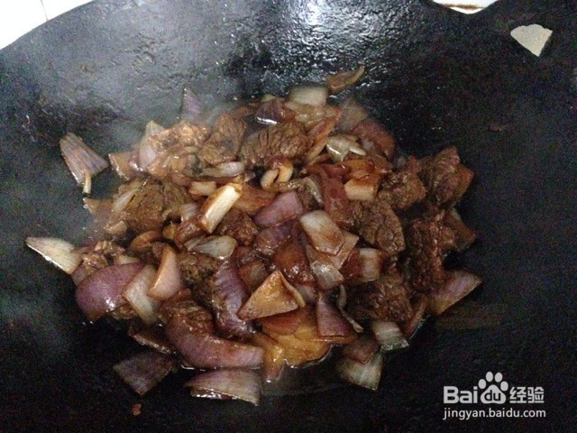 洋葱烩牛肉的做法