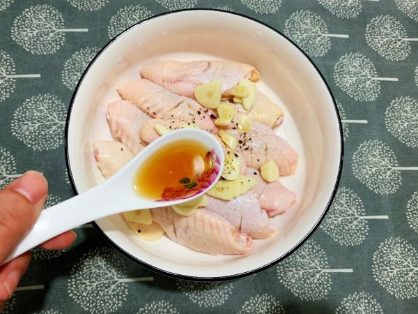 鲜嫩多汁柠香黑胡椒烤鸡翅