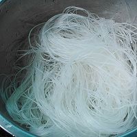 快来一起学习做“蚂蚁上树”吧！