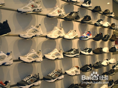 如何辨别特步鞋的真假