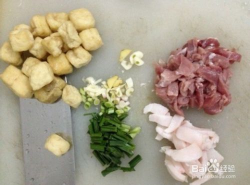 白萝卜豆腐泡炒肉
