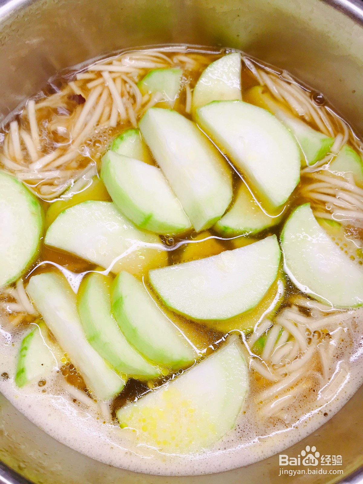 丝瓜鸡腿面的做法