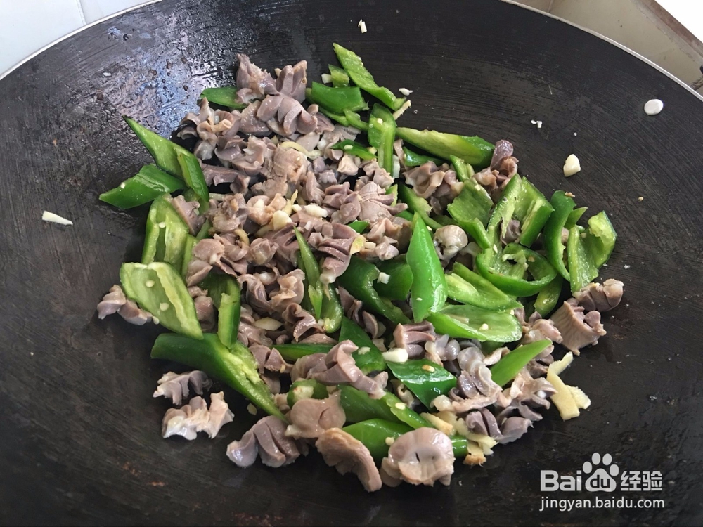 尖椒辣椒炒鸡胗的做法