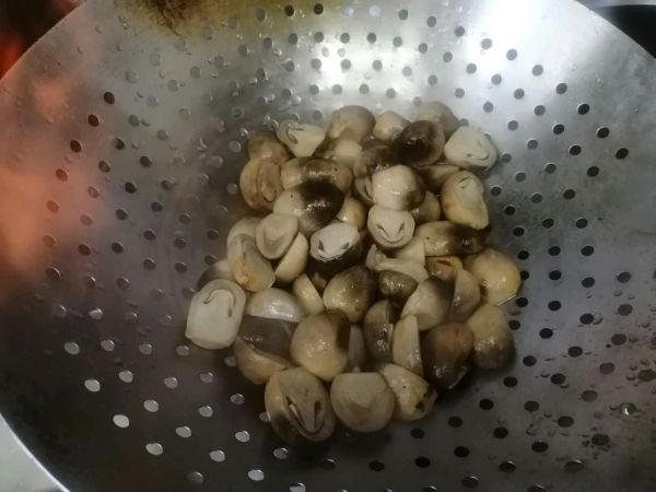 猴头菇香焖五花肉