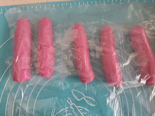 火龙果椰蓉花环手撕面包