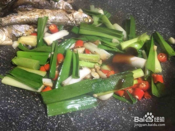 蒜叶鱼干的美味做法