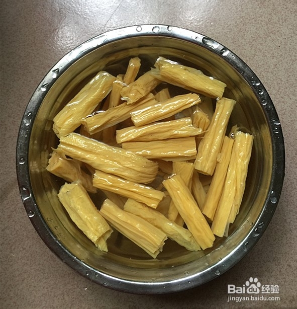 好吃健康的黑木耳炒腐竹的做法