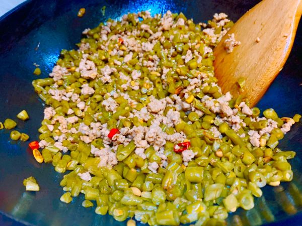 老坛酸豆角炒肉末