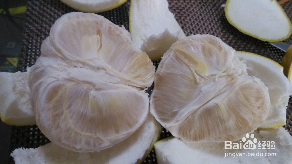 巧剥柚子皮--沙田柚一柚两吃，详细步骤。