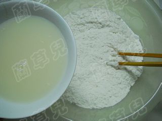 腊味茄肉生煎包