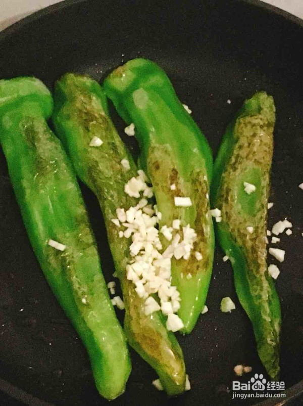 虎皮尖椒的做法