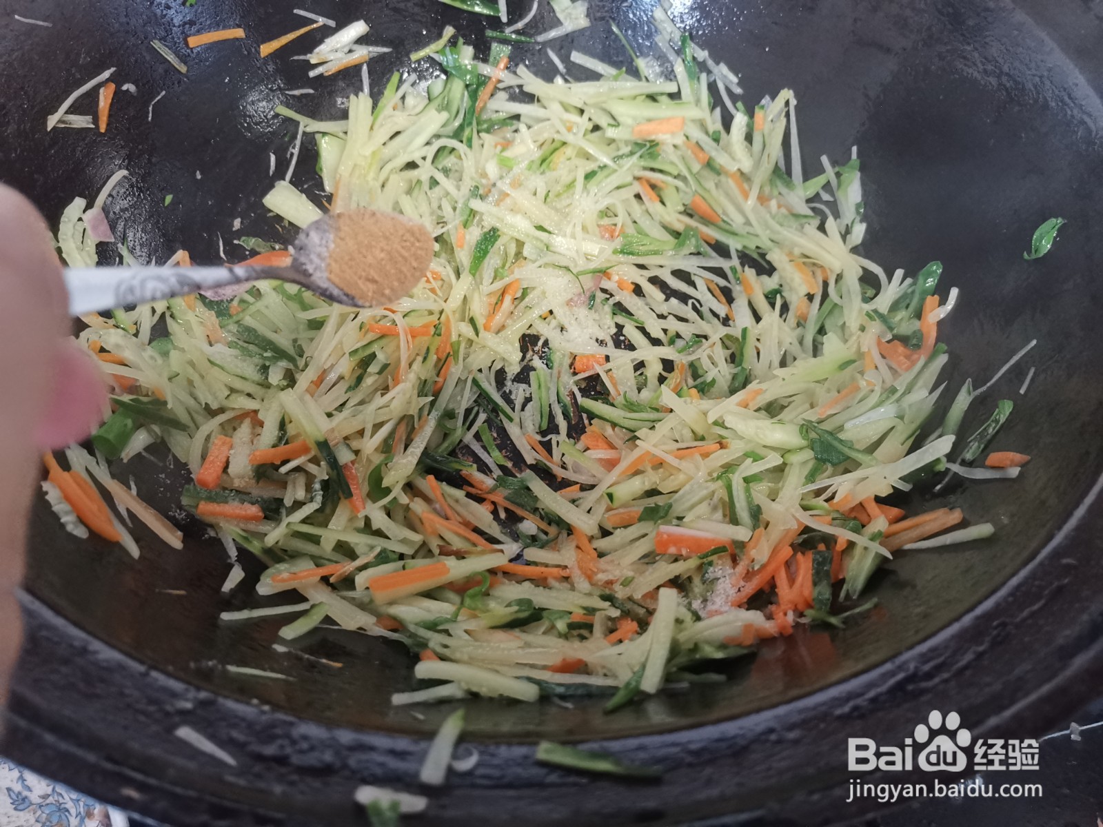 胡萝卜炒黄瓜土豆丝