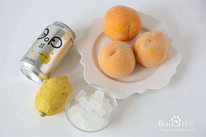 黄桃苏打饮的做法