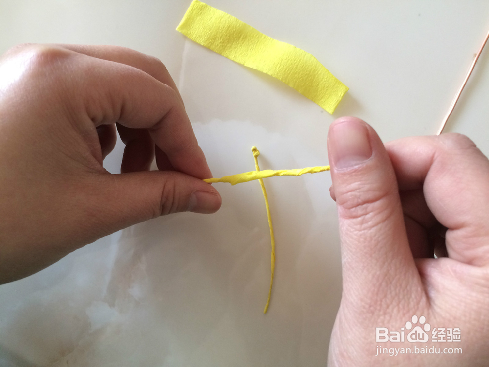 如何用皱纹纸做玫瑰花