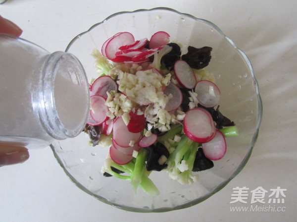 木耳樱桃萝卜拌花菜