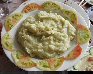 在满洲里旅游品尝俄罗斯美食