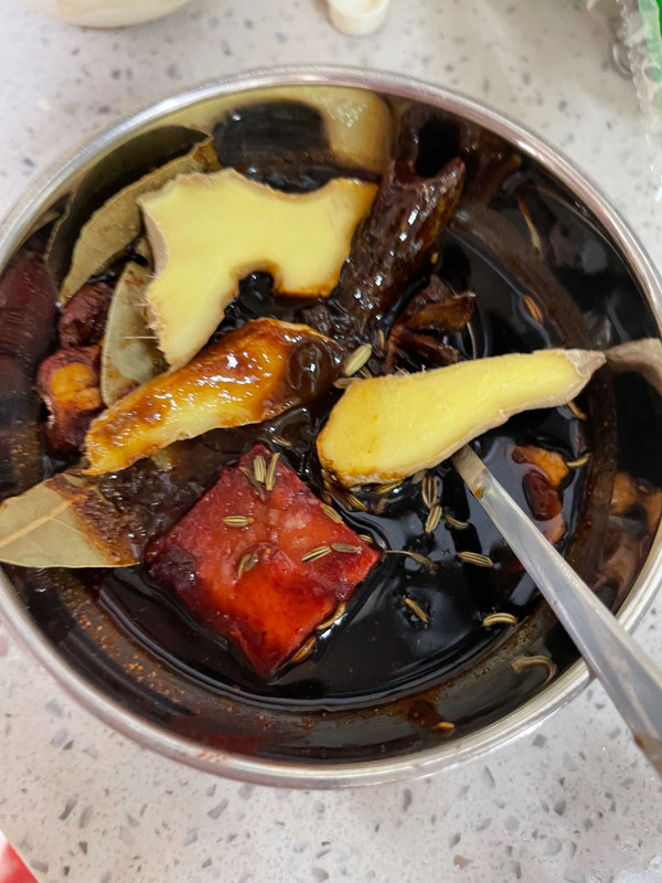 红烧肉炖鸡蛋豆腐