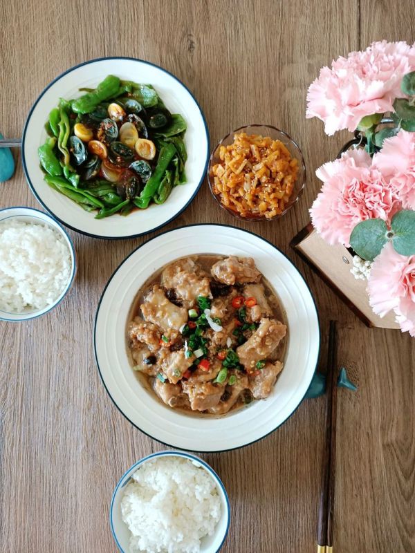 香菇蒸蒜香排骨