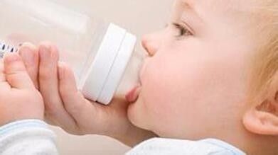 给宝宝喝水的好处?