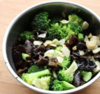 怎么做凉拌西兰花木耳