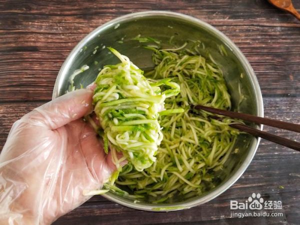 西葫芦鸡蛋饺子