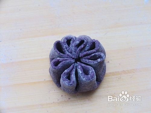 营养早餐之——黑米豆沙菊花包