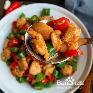 青红椒炒鸡丁超好吃