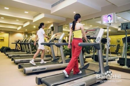 如何减少健身房器械运动中受伤的几率