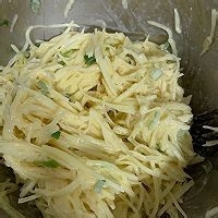 在家制作美味的香煎土豆丝饼