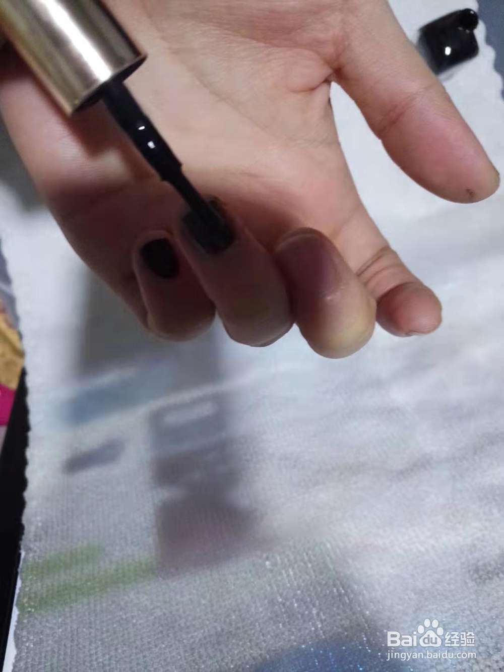 手残党是如何涂指甲油的