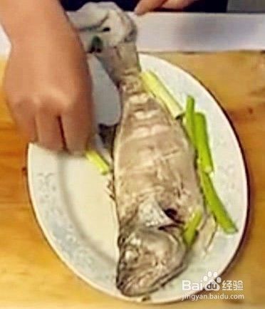宝宝爱吃清蒸鱼的制作诀窍，只需要8分钟