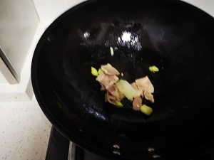 怎么做美味的鲜肉炒口蘑