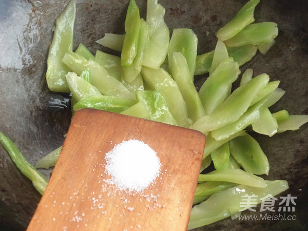 火腿炒莴笋的做法