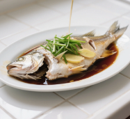 如何制作清蒸鲈鱼?